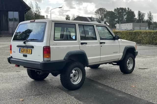 Jeep Cherokee (1999) thumbnail 5