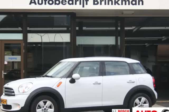 MINI Countryman (2016) thumbnail 1