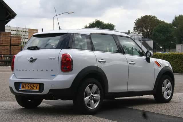 MINI Countryman (2016) thumbnail 5
