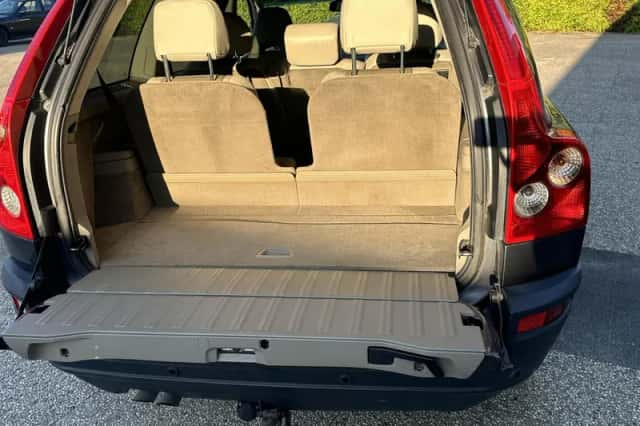 Volvo XC90 (2004) thumbnail 6