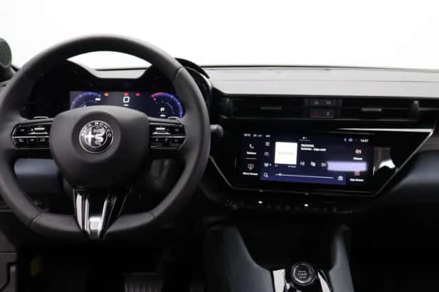 Alfa Romeo Junior (2025) thumbnail 3