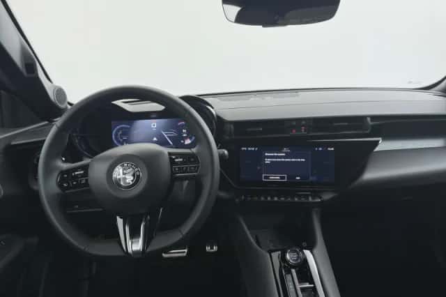 Alfa Romeo Junior (2026) thumbnail 3