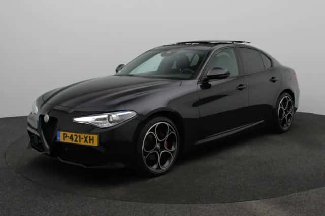 Alfa Romeo Giulia (2022) thumbnail 1