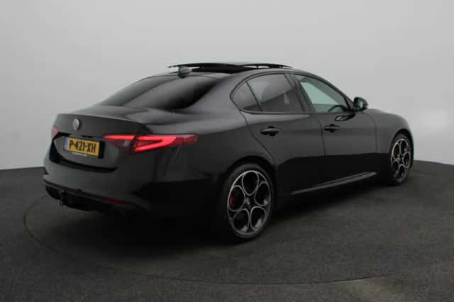 Alfa Romeo Giulia (2022) thumbnail 2
