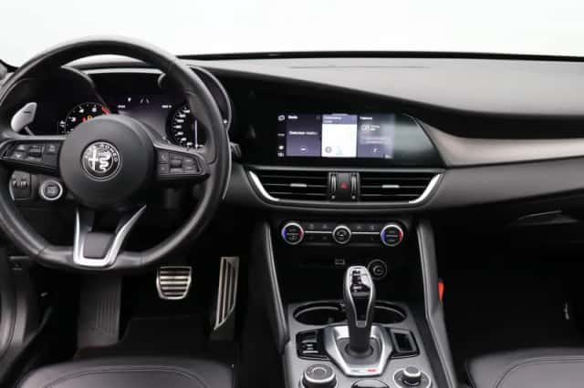 Alfa Romeo Giulia (2022) thumbnail 3