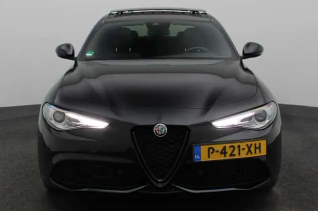 Alfa Romeo Giulia (2022) thumbnail 5