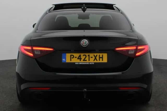 Alfa Romeo Giulia (2022) thumbnail 6