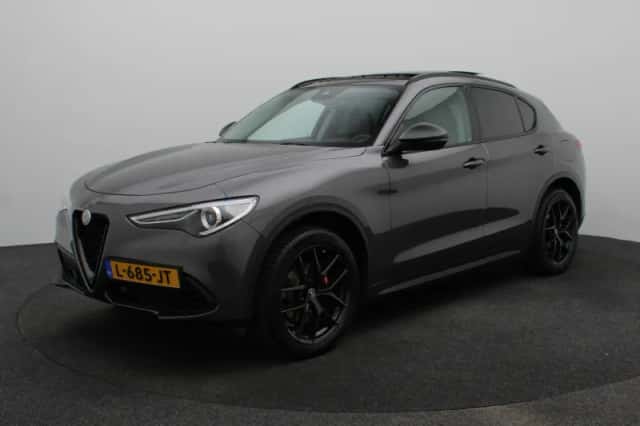 Alfa Romeo Stelvio (2020) thumbnail 1