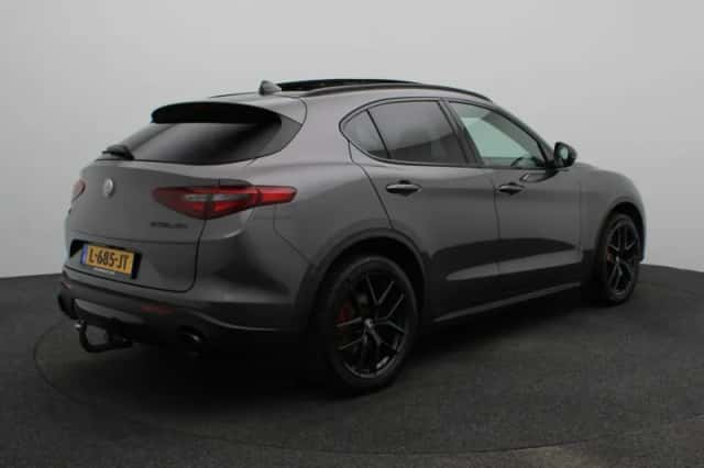 Alfa Romeo Stelvio (2020) thumbnail 2
