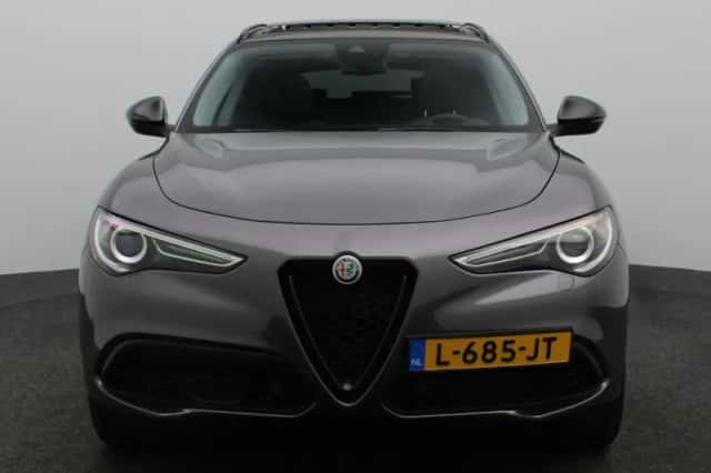 Alfa Romeo Stelvio (2020) thumbnail 5