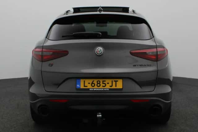 Alfa Romeo Stelvio (2020) thumbnail 6