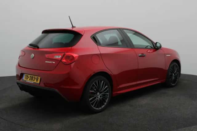 Alfa Romeo Giulietta (2018) thumbnail 2