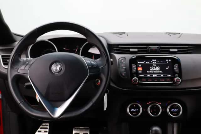 Alfa Romeo Giulietta (2018) thumbnail 3