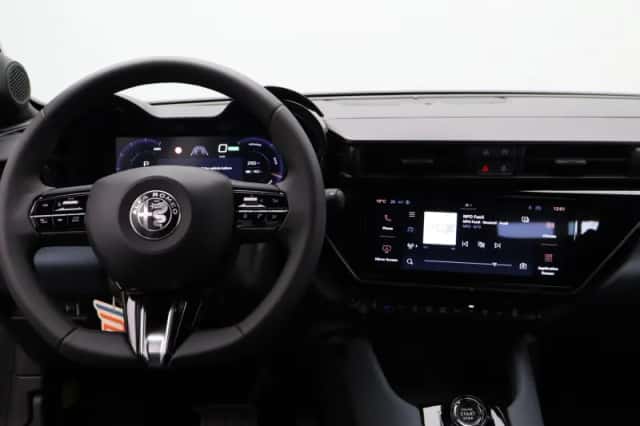 Alfa Romeo Junior (2025) thumbnail 3