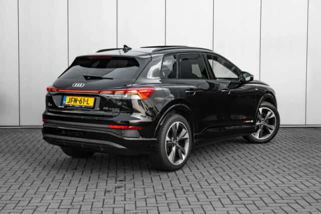 Audi Q4 e-tron (2025) thumbnail 2