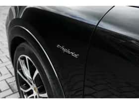 Porsche Cayenne (2023) thumbnail 16