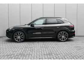 Porsche Cayenne (2023) thumbnail 5