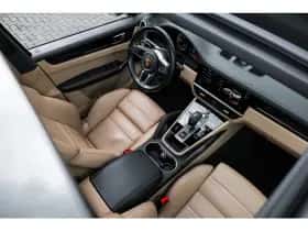 Porsche Cayenne (2023) thumbnail 9