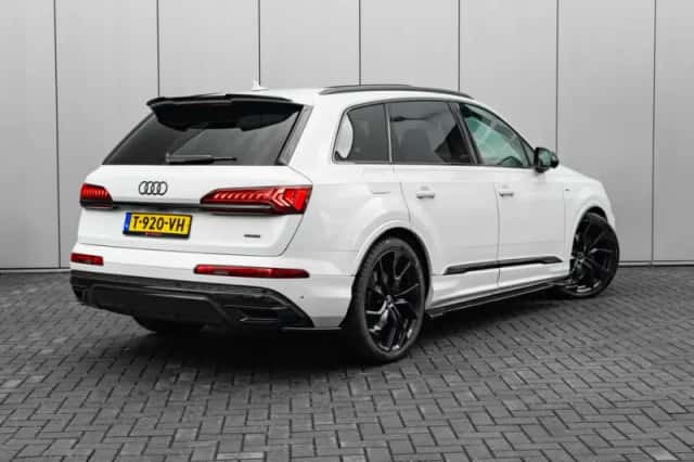 Audi Q7 (2023) thumbnail 2