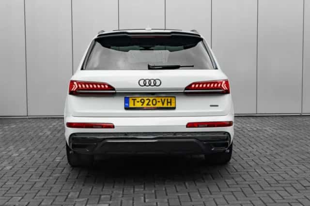 Audi Q7 (2023) thumbnail 4