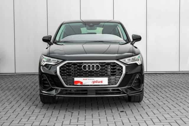 Audi Q3 (2022) thumbnail 3