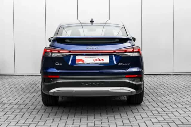 Audi Q4 (2024) thumbnail 4