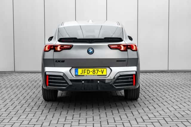 BMW iX2 (2025) thumbnail 4