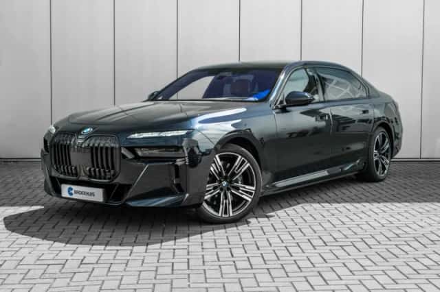 BMW i7 (2023) thumbnail 1