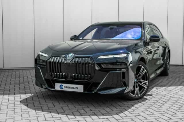 BMW i7 (2023) thumbnail 6