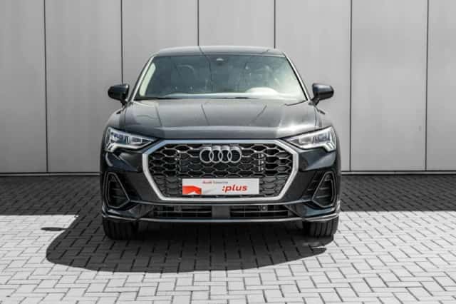 Audi Q3 (2023) thumbnail 3