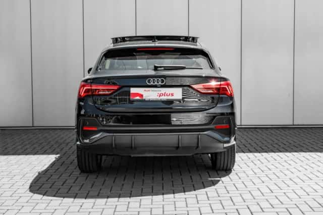 Audi Q3 (2023) thumbnail 4