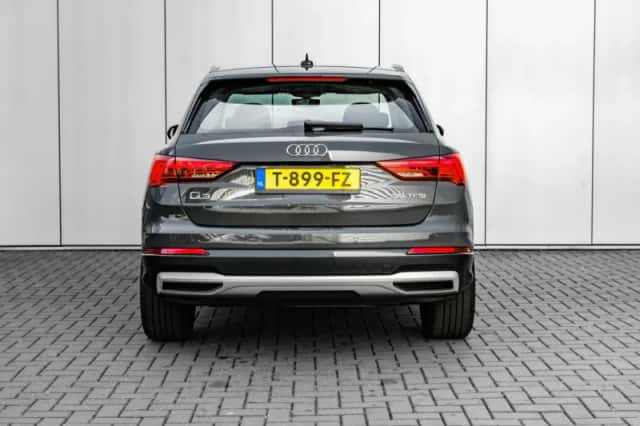 Audi Q3 (2022) thumbnail 4