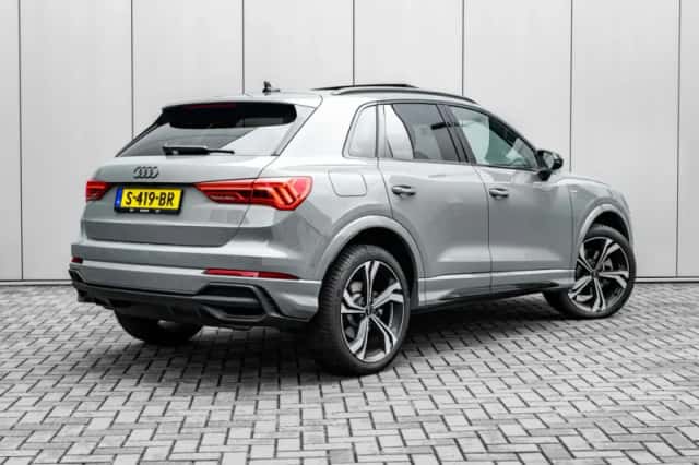 Audi Q3 (2023) thumbnail 2