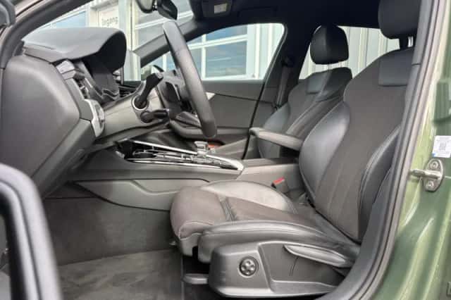 Audi A4 (2024) thumbnail 2