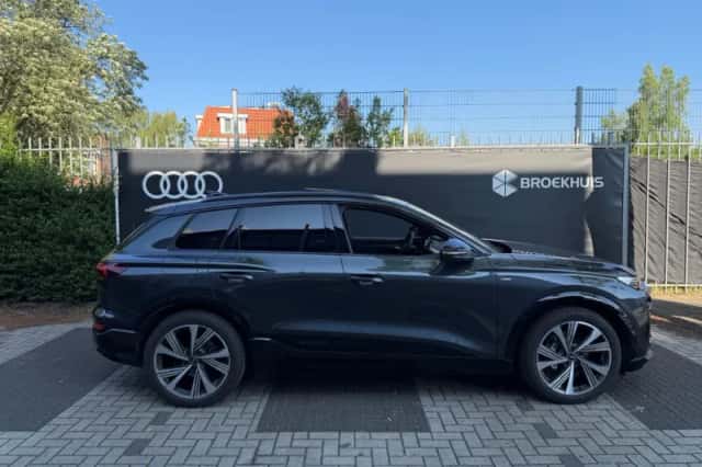 Audi Q6 e-tron (2025) thumbnail 5