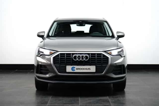 Audi Q3 (2022) thumbnail 2