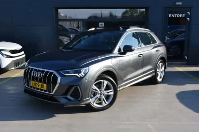 Audi Q3 (2021) thumbnail 1