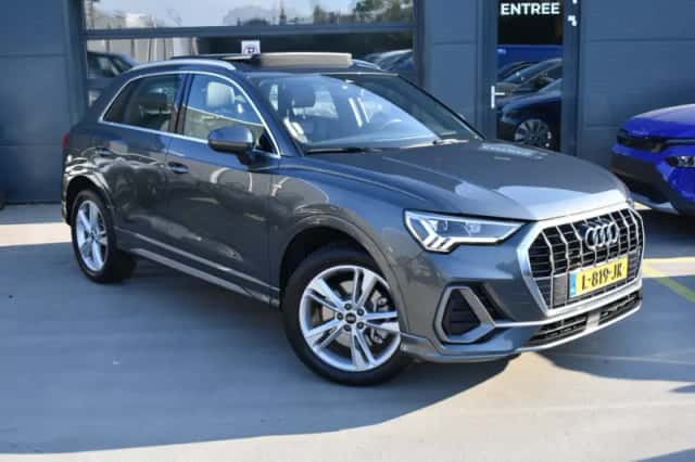 Audi Q3 (2021) thumbnail 2