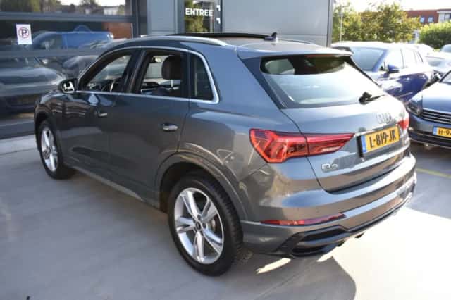 Audi Q3 (2021) thumbnail 3