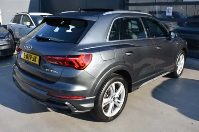 Audi Q3 (2021) thumbnail 4