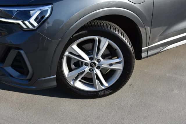 Audi Q3 (2021) thumbnail 5