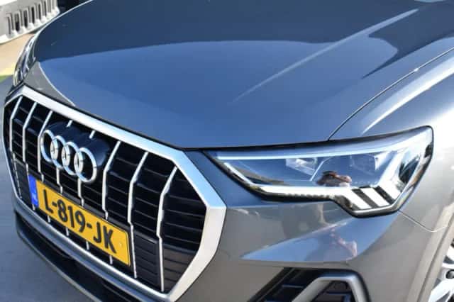 Audi Q3 (2021) thumbnail 6