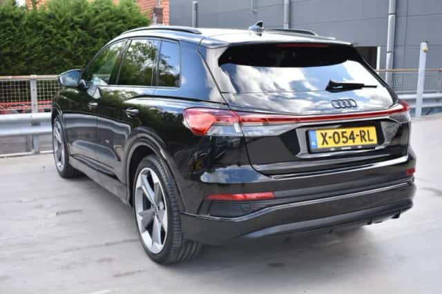 Audi Q4 e-tron (2024) thumbnail 3