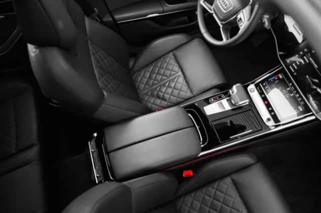 Audi A8 (2025) thumbnail 9