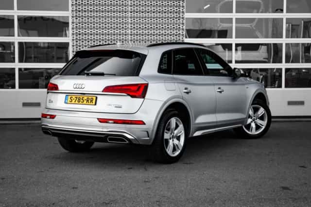Audi Q5 (2022) thumbnail 2