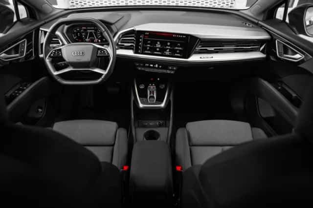Audi Q4 e-tron (2024) thumbnail 9