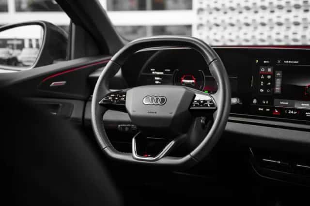 Audi Q6 e-tron (2024) thumbnail 12