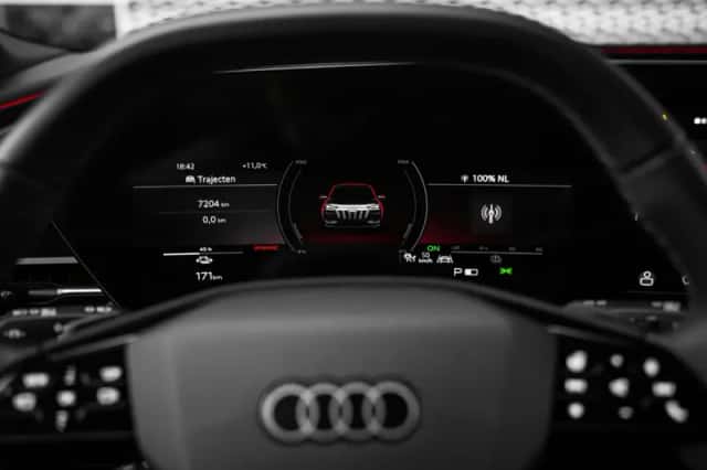 Audi Q6 e-tron (2024) thumbnail 13