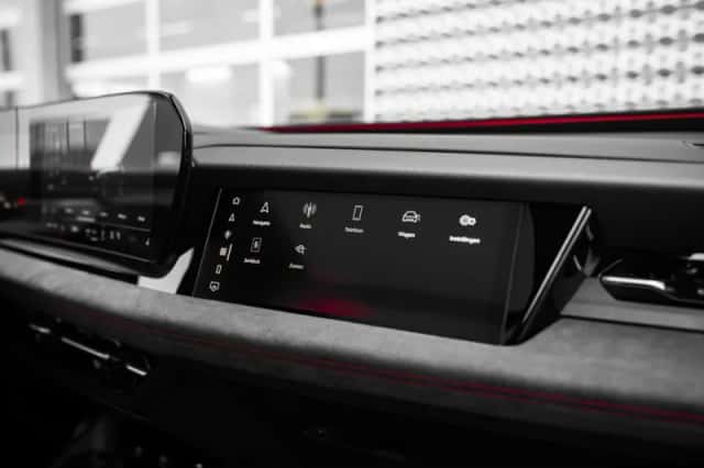 Audi Q6 e-tron (2024) thumbnail 18