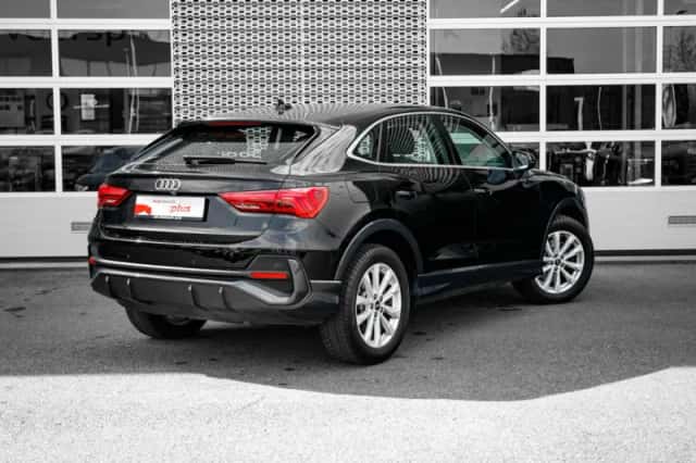 Audi Q3 (2022) thumbnail 2